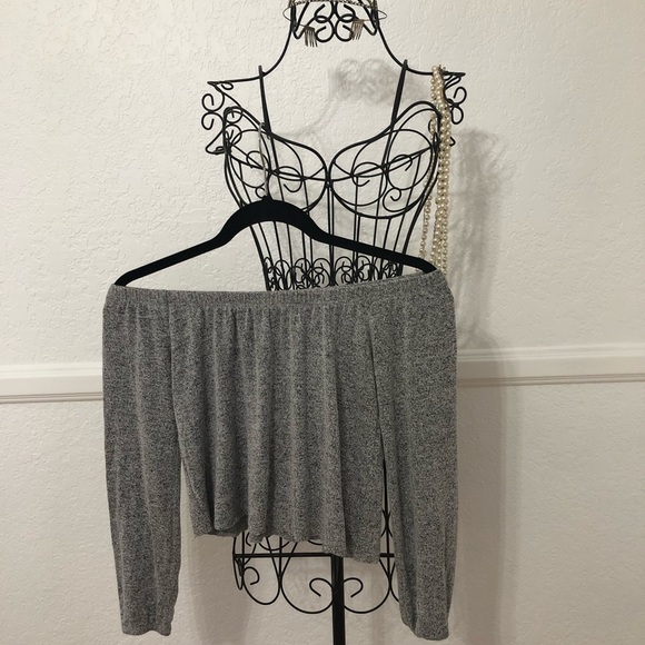Off the shoulder long sleeve - Picture 1 of 2